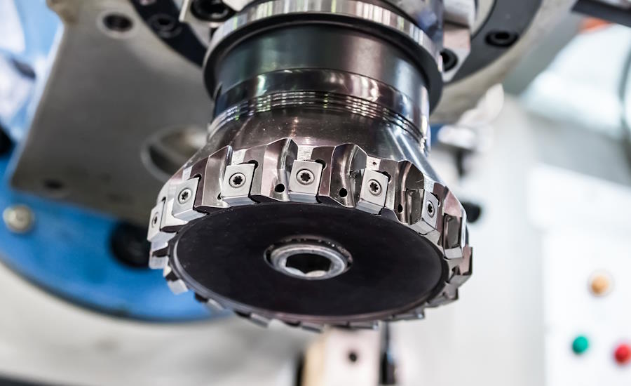 skärverktyg till såväl fräsmaskin som svarv använder nästan uteslutande hårdmetall vilket är ett kompositmaterial och ej ren metall i den bemärkelsen
